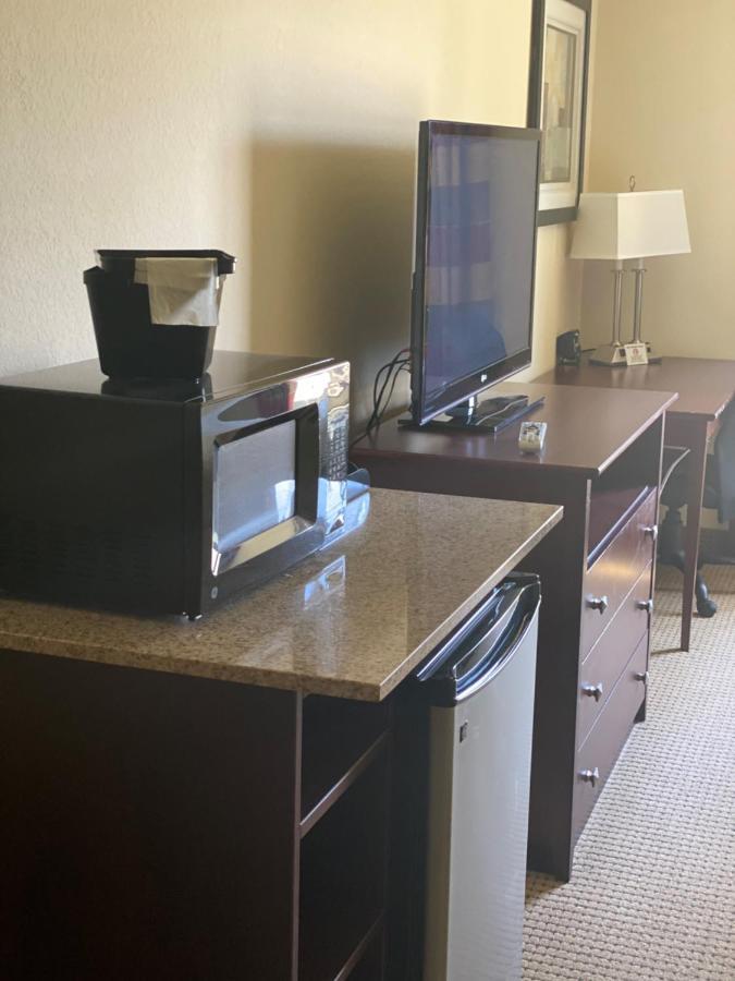 Americinn By Wyndham Oshkosh Kültér fotó