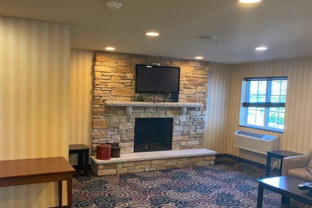 Americinn By Wyndham Oshkosh Kültér fotó