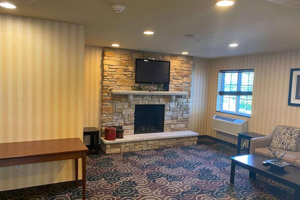 Americinn By Wyndham Oshkosh Beltér fotó